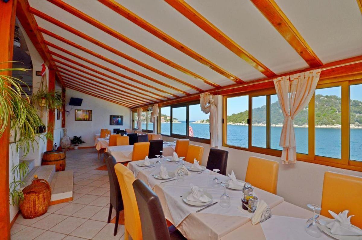 Apartments And Rooms Barbara Lastovo ภายนอก รูปภาพ