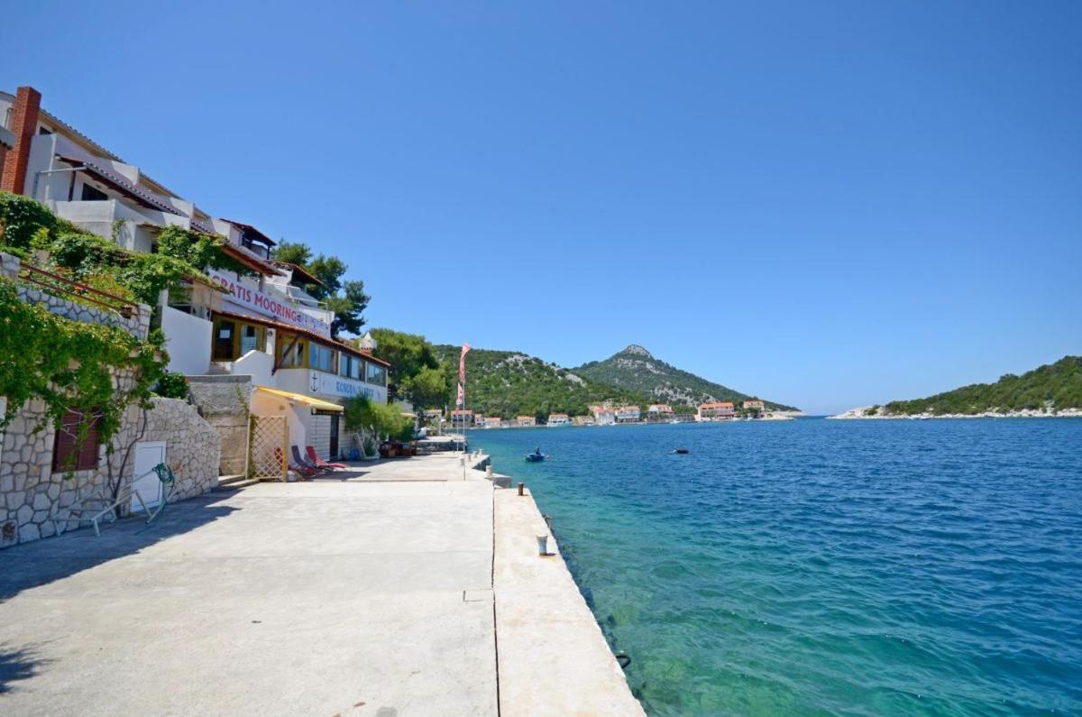 Apartments And Rooms Barbara Lastovo ภายนอก รูปภาพ