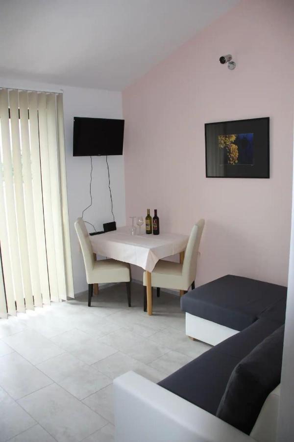 Apartments And Rooms Barbara Lastovo ภายนอก รูปภาพ