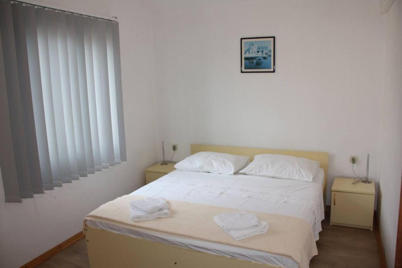 Apartments And Rooms Barbara Lastovo ภายนอก รูปภาพ