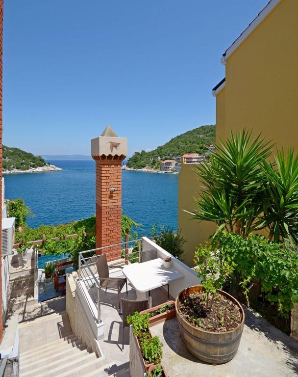 Apartments And Rooms Barbara Lastovo ภายนอก รูปภาพ